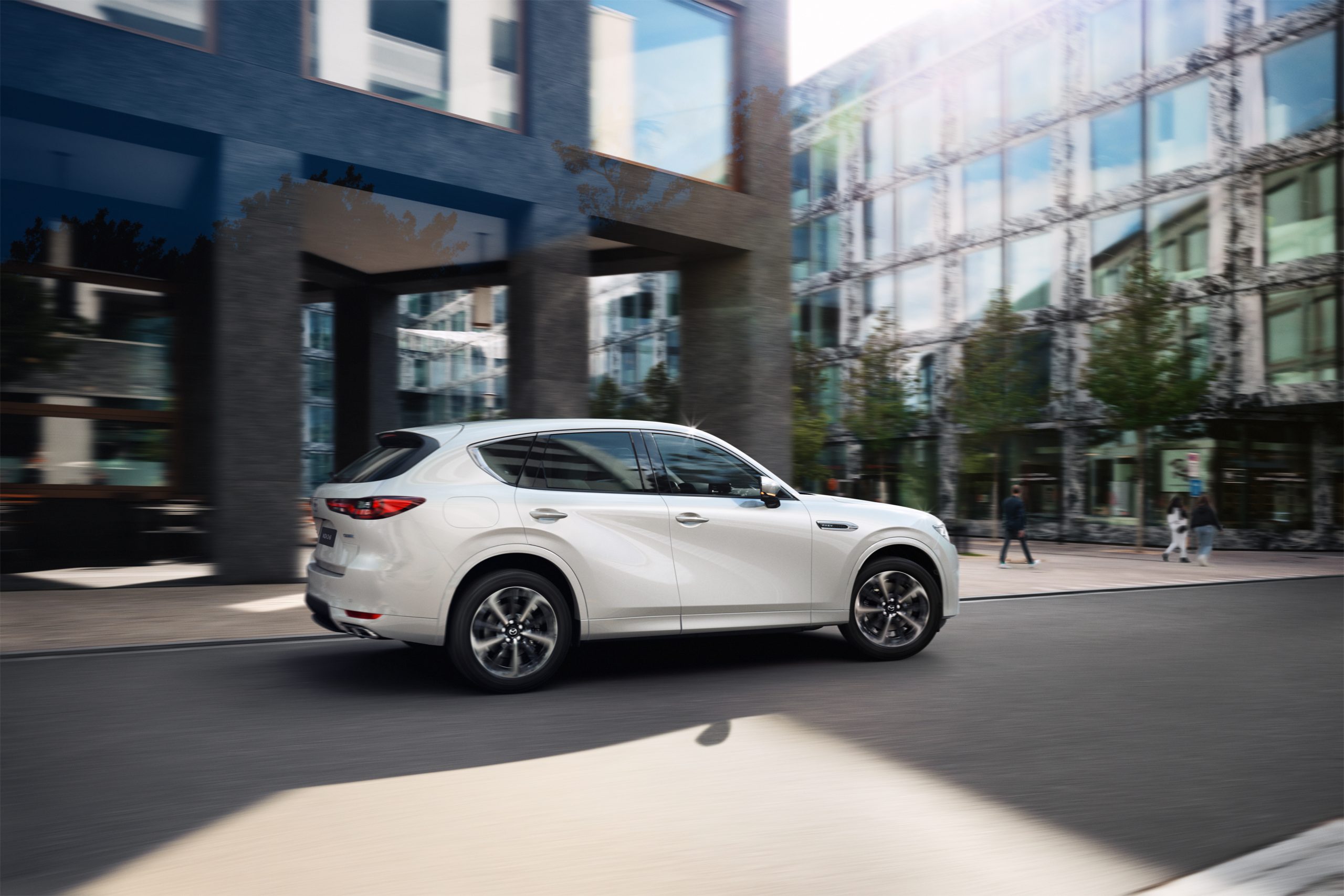 2021_cx-60_ger-lhd-_c101_ext_rq_white_high-_japanese_premium_whiteleather_city-1